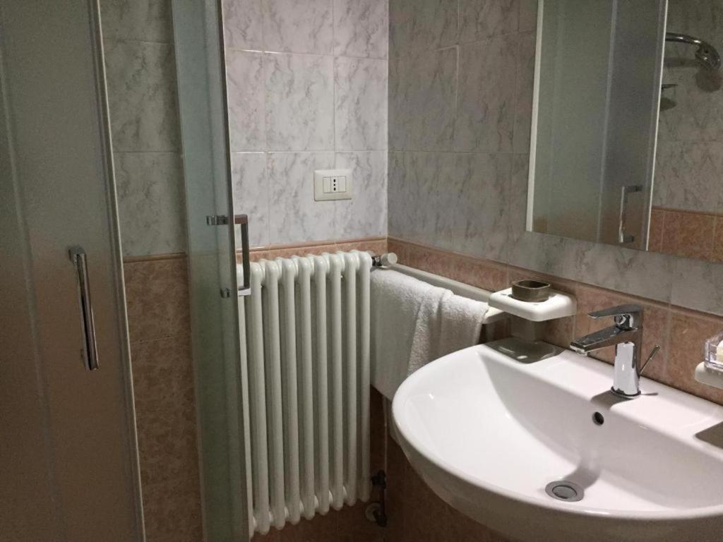 Camera B&B Hotel Parma Eksteriør bilde